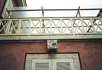 Denkmalgeschützte Mies-van-der-Rohe-Villa von 1917, Villa Urbig in Potsdam-Babelsberg, Fassaden, Terrassen, Interieur