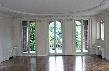 Denkmalgeschützte Mies-van-der-Rohe-Villa von 1917, Villa Urbig in Potsdam-Babelsberg, Fassaden, Terrassen, Interieur