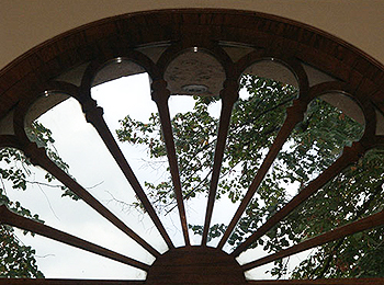 Denkmalgeschützte Mies-van-der-Rohe-Villa von 1917, Villa Urbig in Potsdam-Babelsberg, Fassaden, Terrassen, Interieur