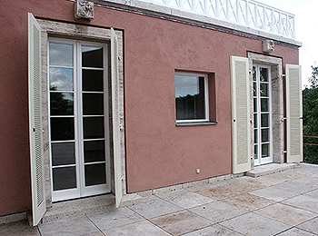 Denkmalgeschützte Mies-van-der-Rohe-Villa von 1917, Villa Urbig in Potsdam-Babelsberg, Fassaden, Terrassen, Interieur